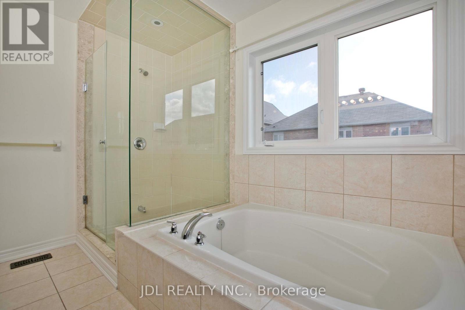 21 Wozniak Crescent, Markham, Ontario  L6E 0L4 - Photo 21 - N12435882