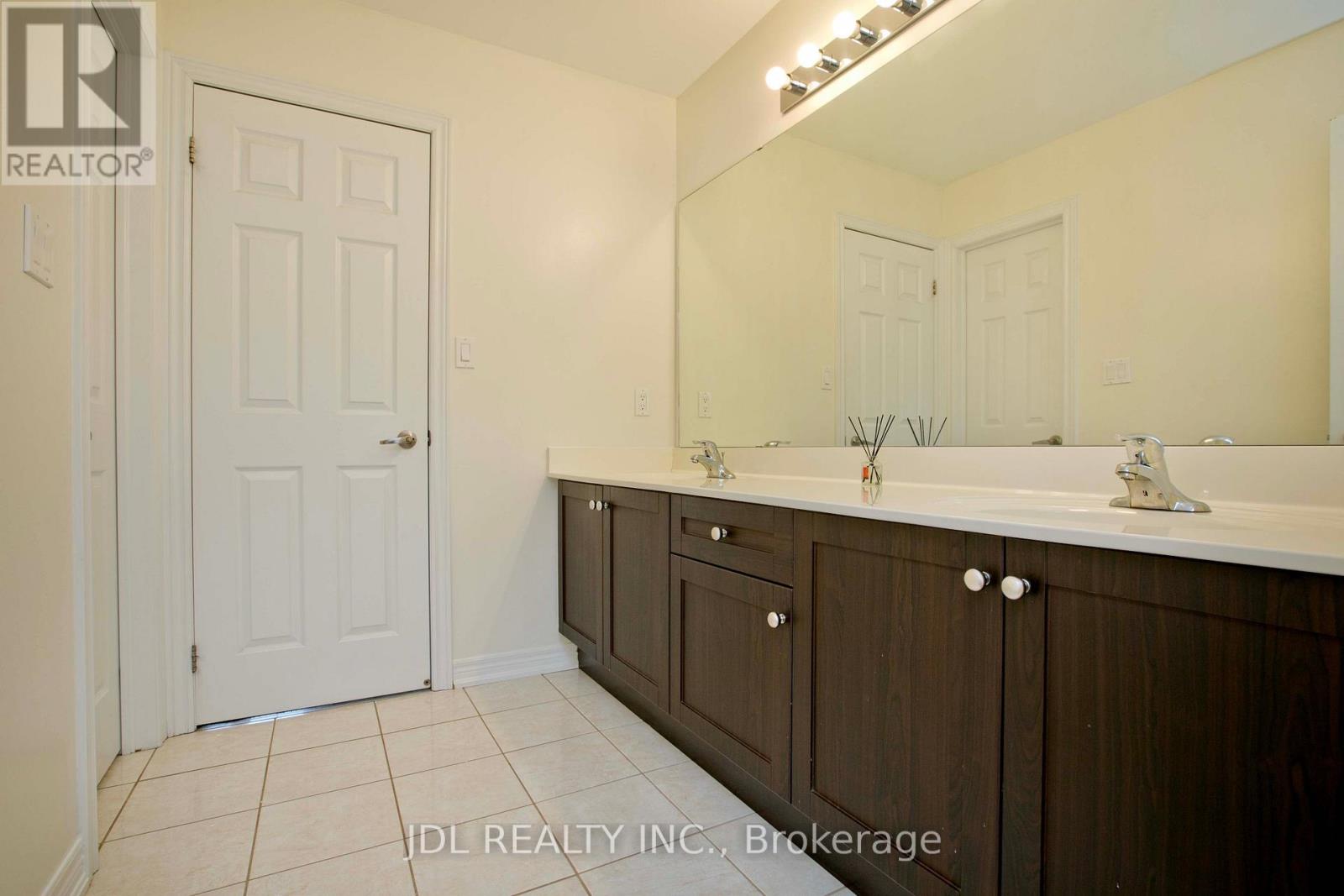 21 Wozniak Crescent, Markham, Ontario  L6E 0L4 - Photo 24 - N12435882