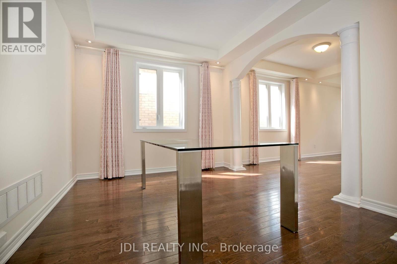 21 Wozniak Crescent, Markham, Ontario  L6E 0L4 - Photo 5 - N12435882