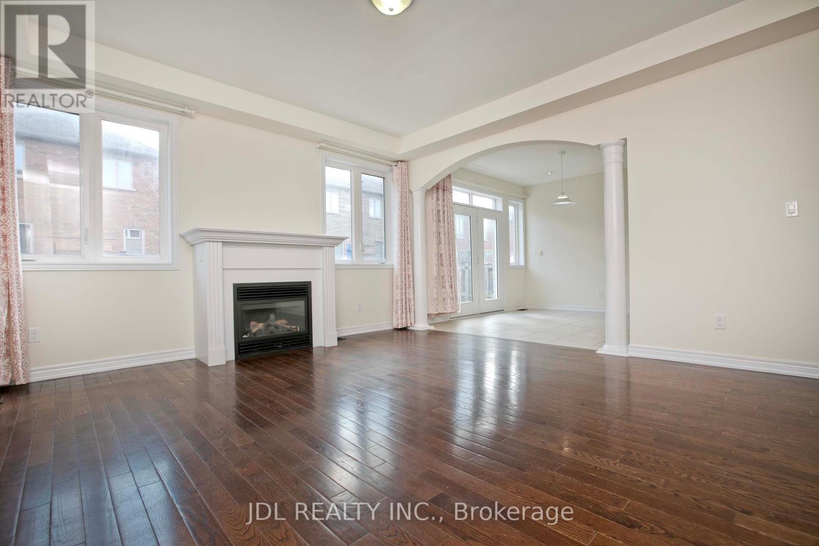 21 Wozniak Crescent, Markham, Ontario  L6E 0L4 - Photo 7 - N12435882