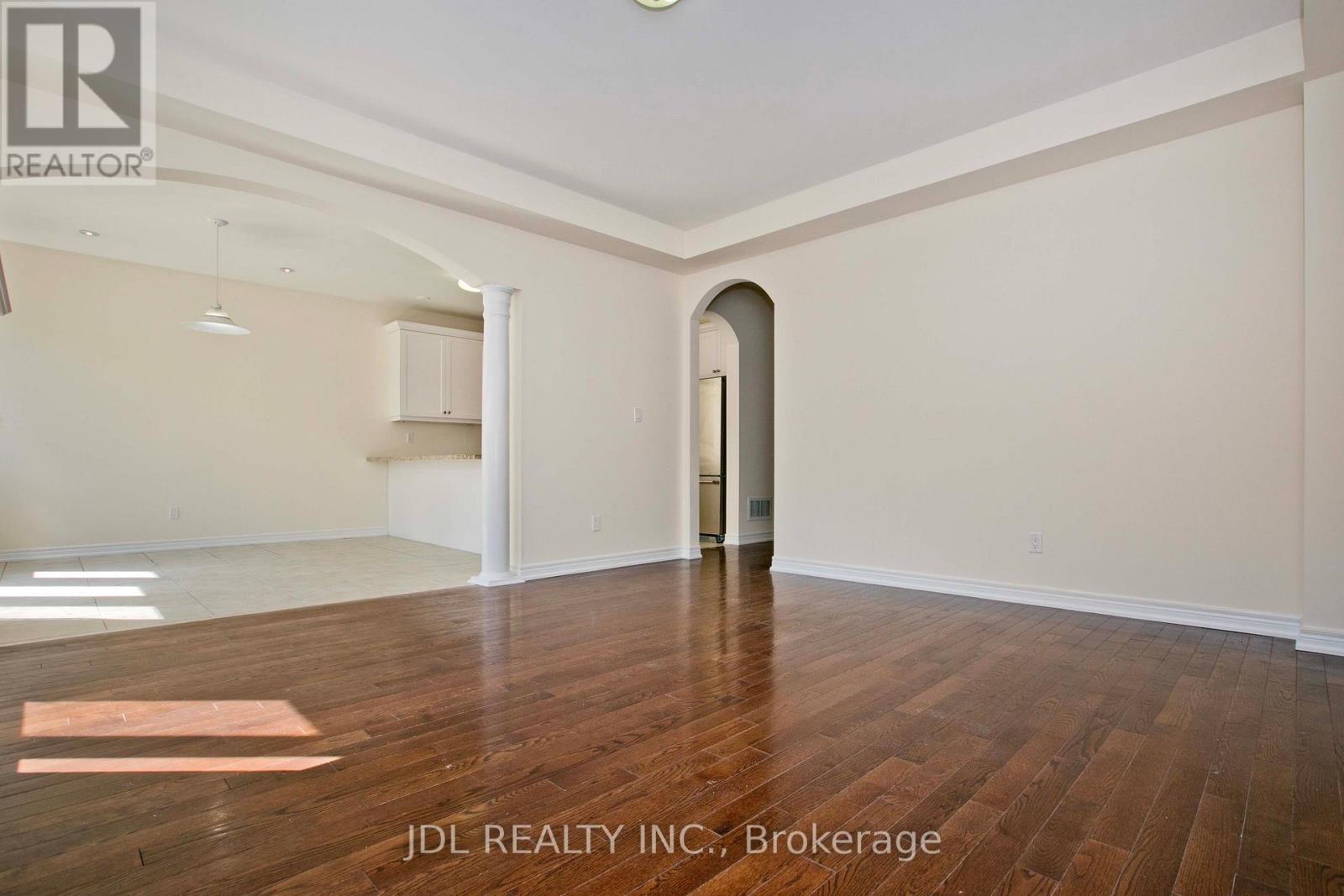 21 Wozniak Crescent, Markham, Ontario  L6E 0L4 - Photo 8 - N12435882