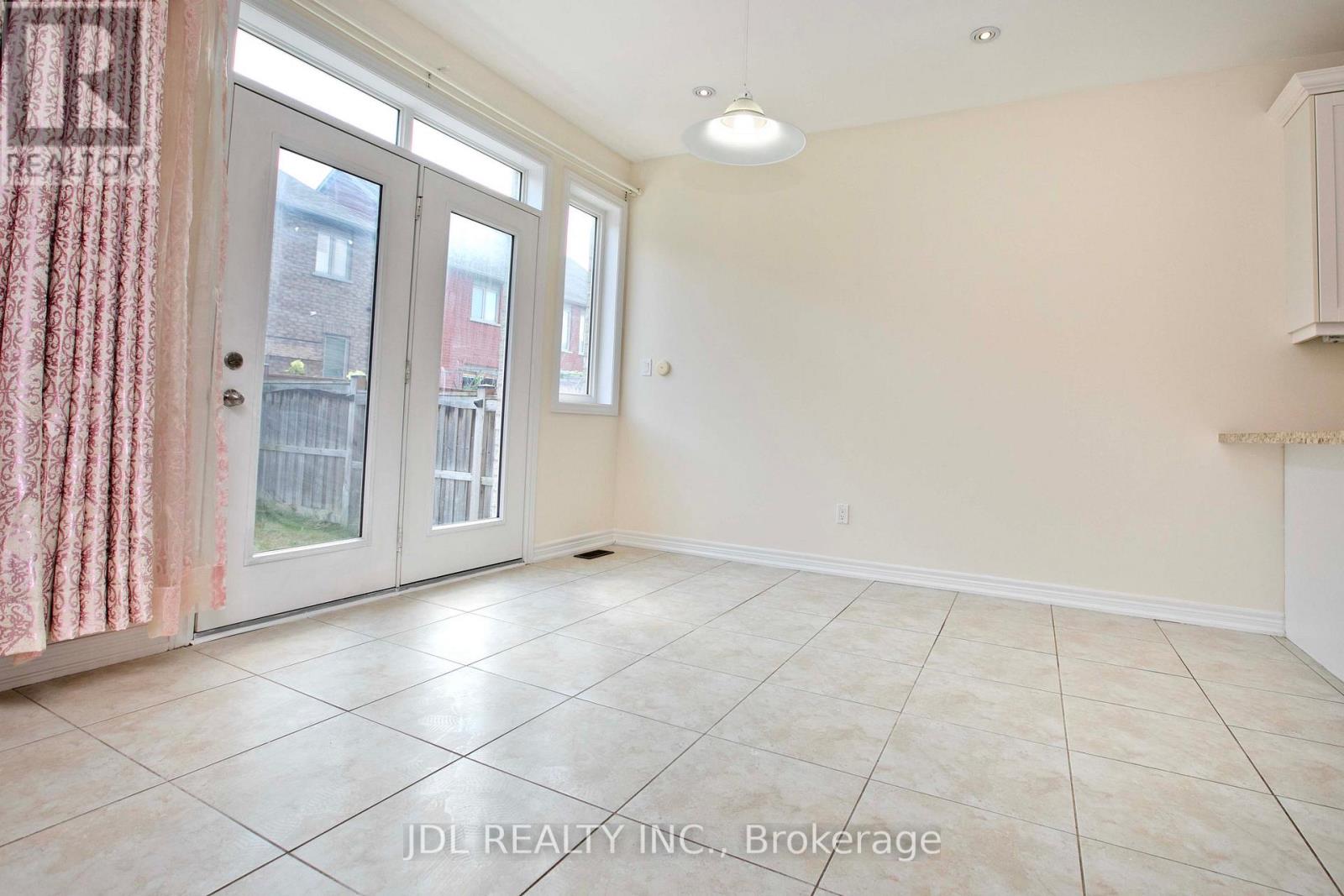 21 Wozniak Crescent, Markham, Ontario  L6E 0L4 - Photo 9 - N12435882