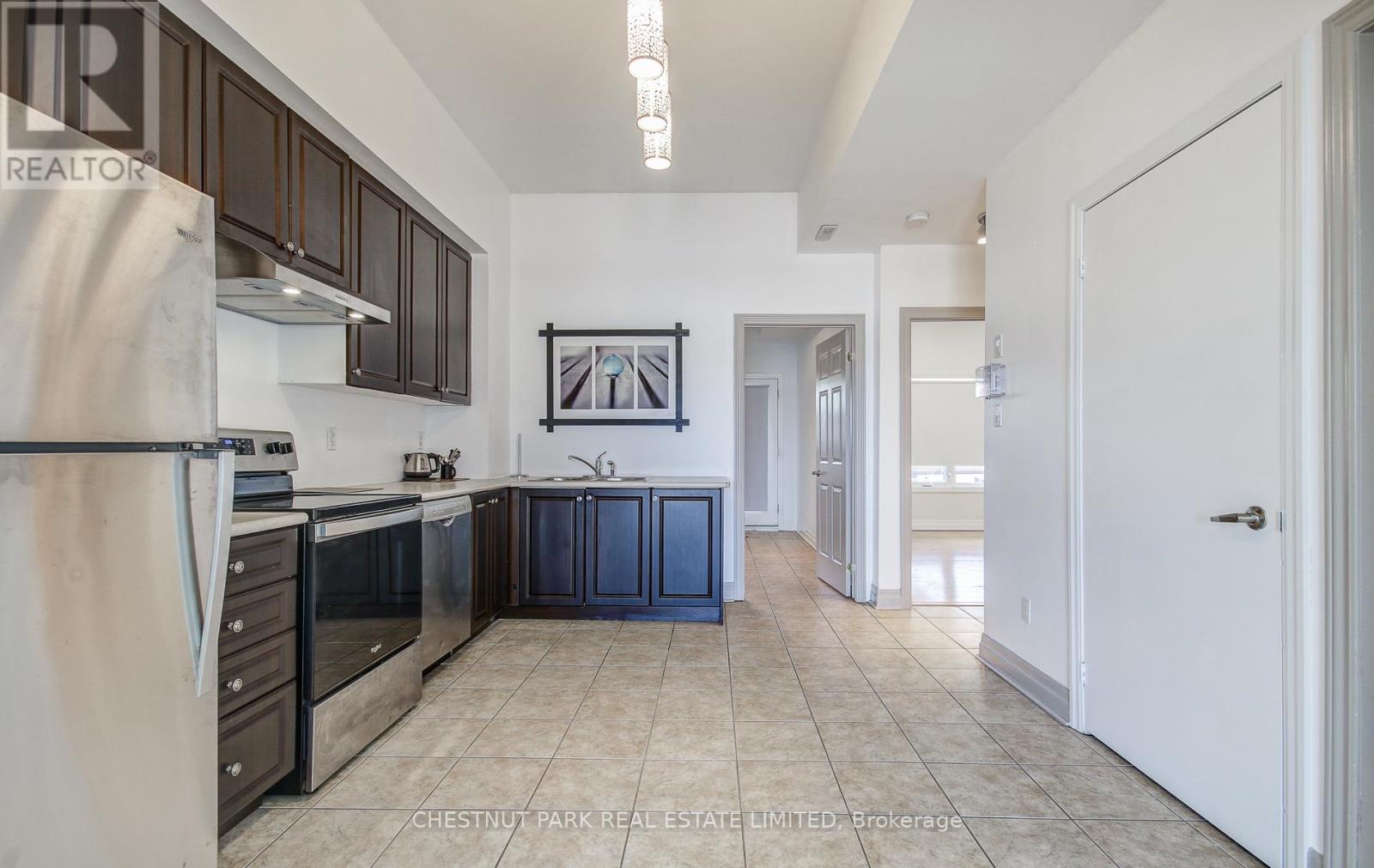 5 - 885 Lakeshore Road E, Mississauga, Ontario  L5E 1E2 - Photo 11 - W12435870