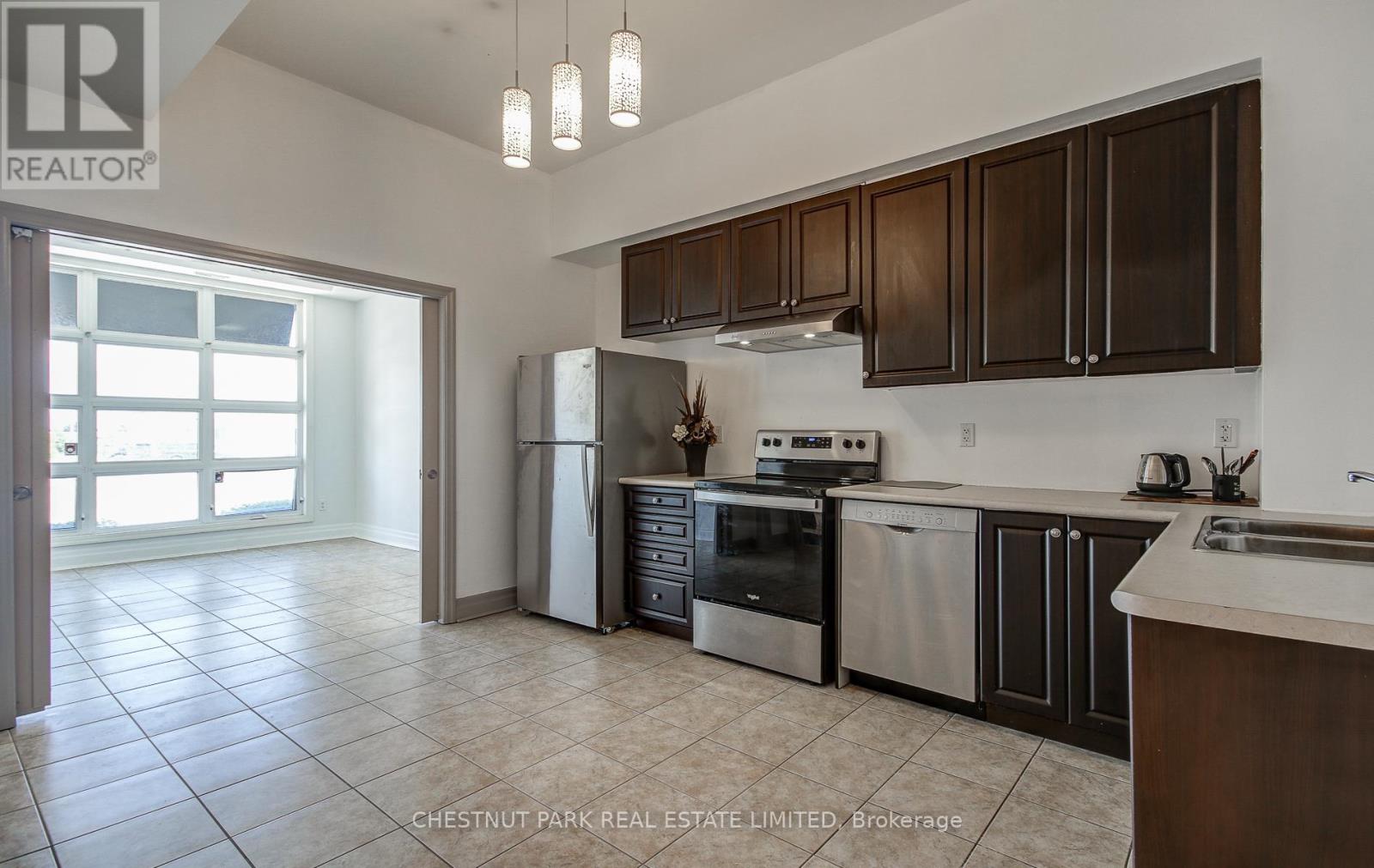 5 - 885 Lakeshore Road E, Mississauga, Ontario  L5E 1E2 - Photo 14 - W12435870