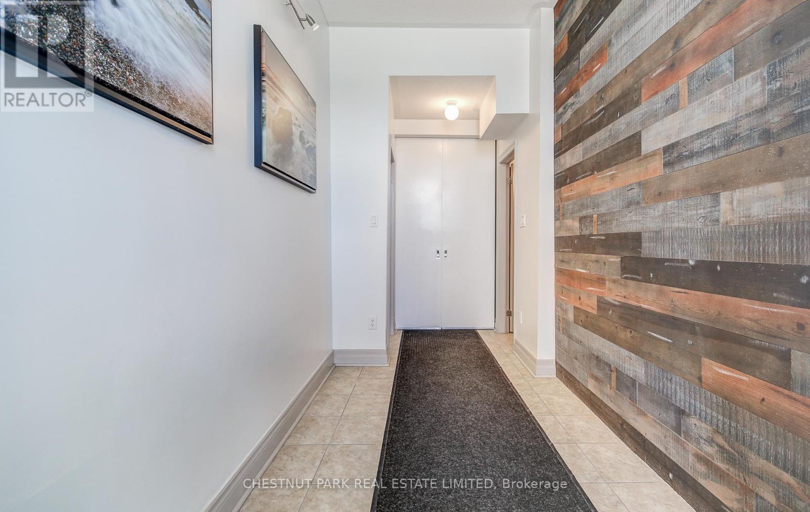 5 - 885 Lakeshore Road E, Mississauga, Ontario  L5E 1E2 - Photo 3 - W12435870
