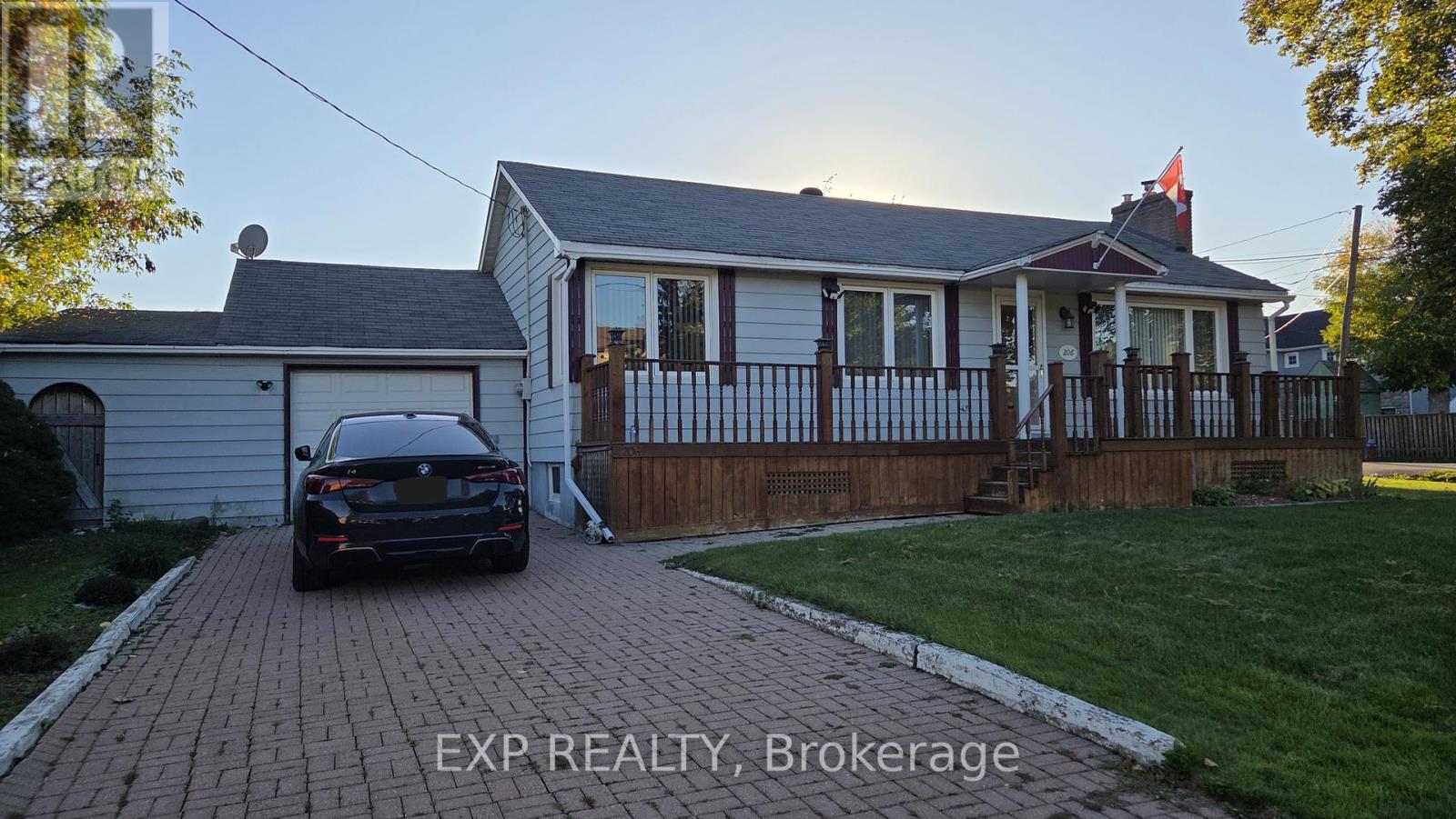 206 MAURICE DRIVE, Oakville, Ontario