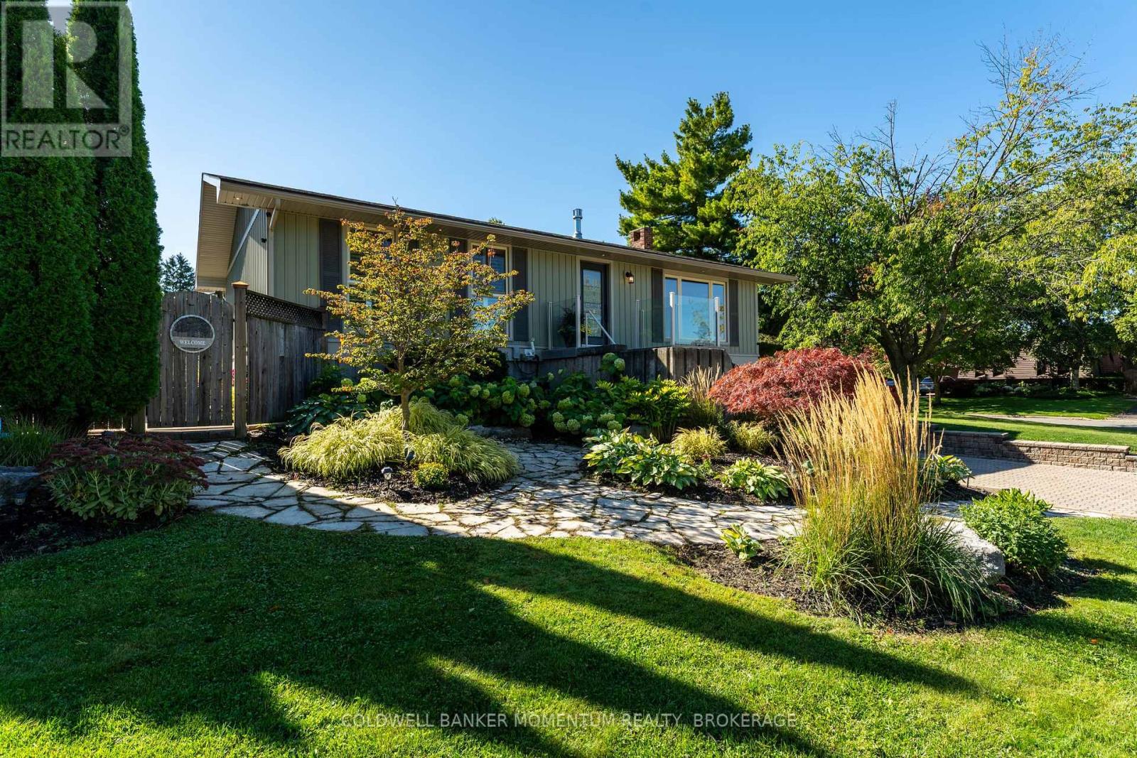 15 The Cedars, St. Catharines, Ontario  L2M 6M7 - Photo 2 - X12435915