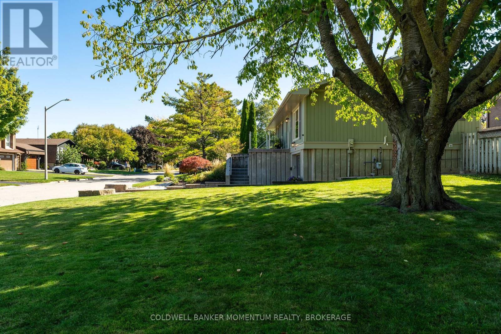 15 The Cedars, St. Catharines, Ontario  L2M 6M7 - Photo 5 - X12435915