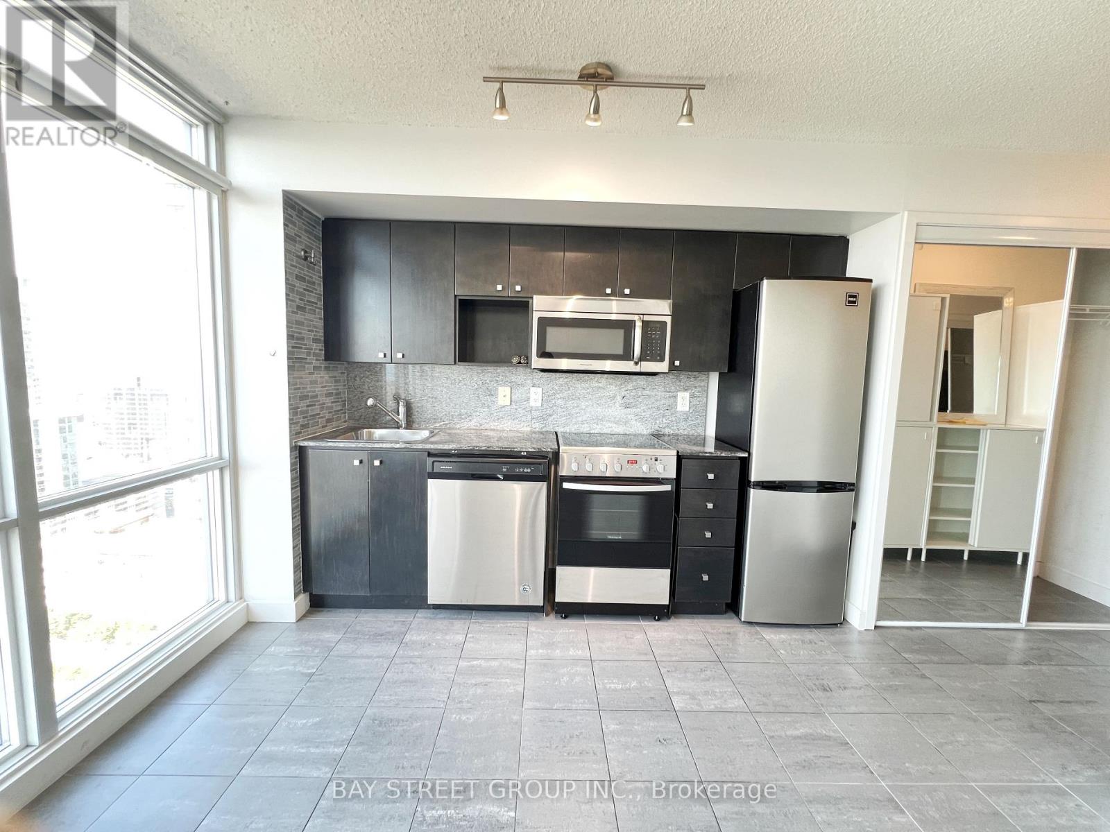 3716 - 11 Brunel Court, Toronto, Ontario  M5V 3Y3 - Photo 4 - C12435938
