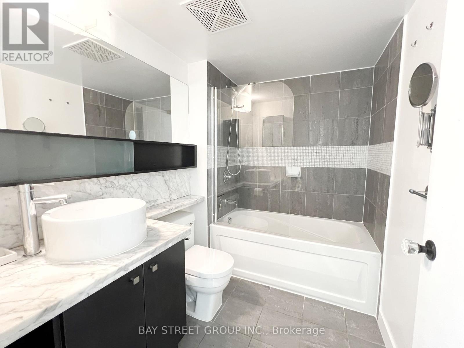 3716 - 11 Brunel Court, Toronto, Ontario  M5V 3Y3 - Photo 6 - C12435938