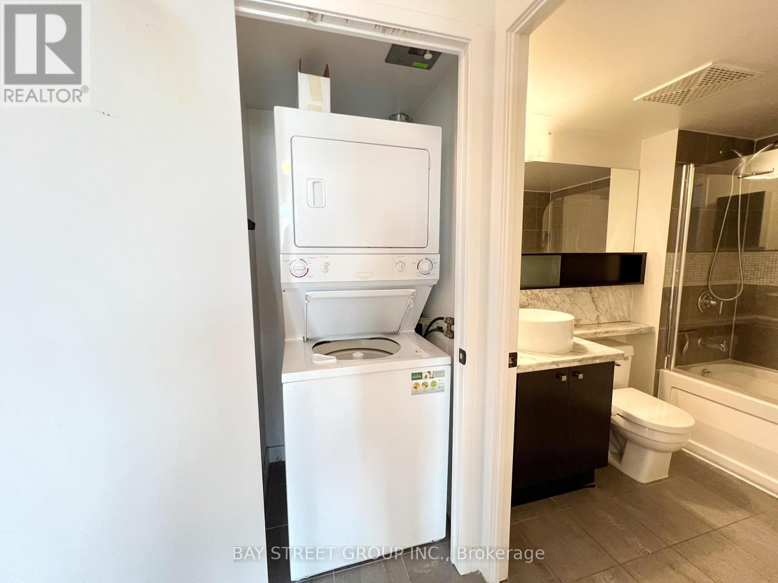 3716 - 11 Brunel Court, Toronto, Ontario  M5V 3Y3 - Photo 7 - C12435938