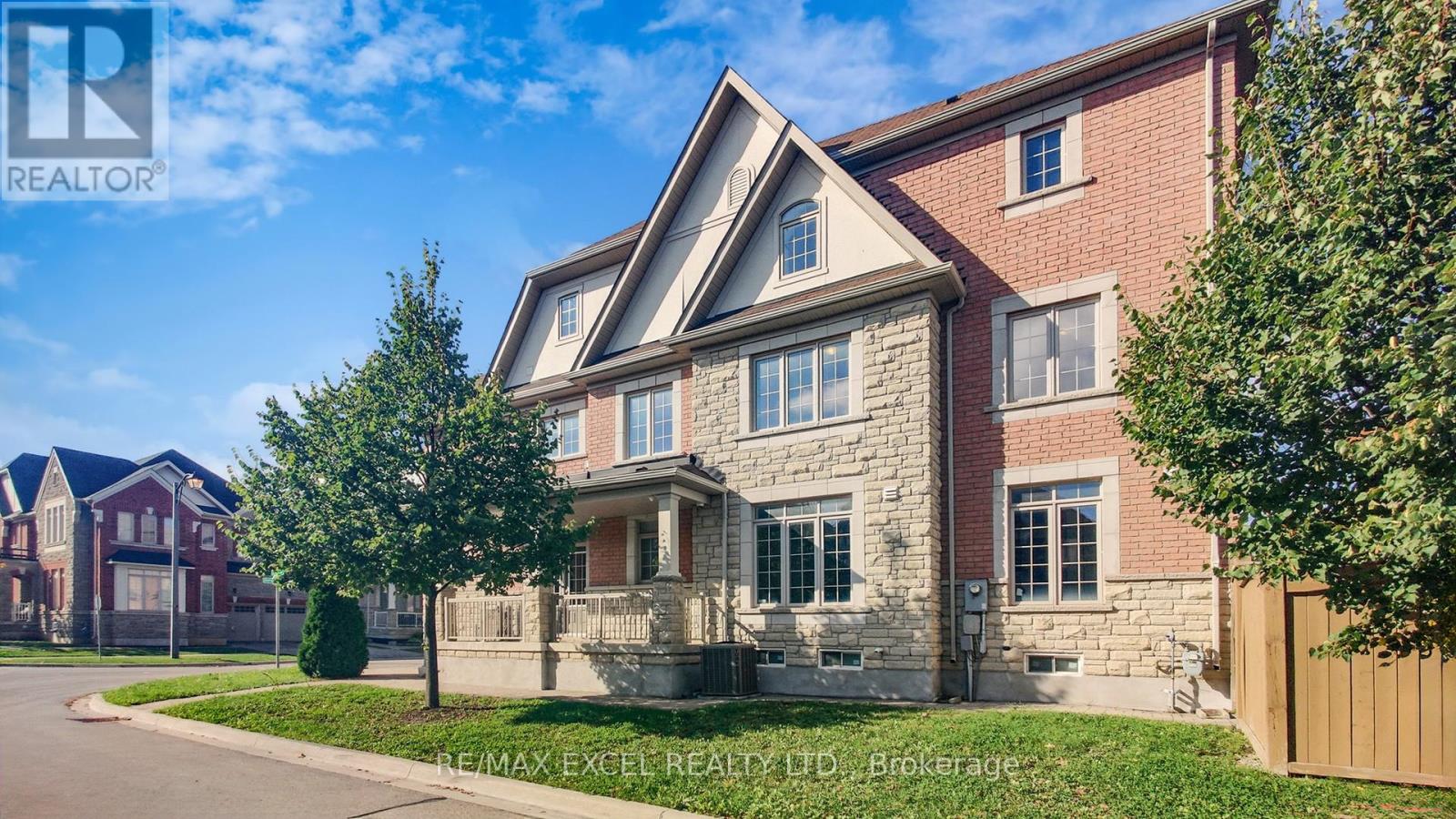 103 Living Crescent, Markham, Ontario  L6C 0T4 - Photo 2 - N12435917