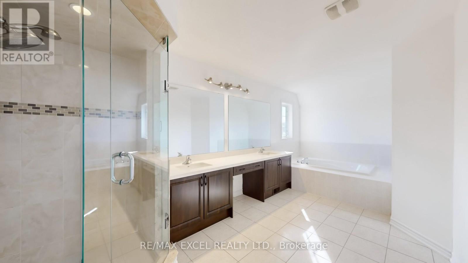 103 Living Crescent, Markham, Ontario  L6C 0T4 - Photo 21 - N12435917