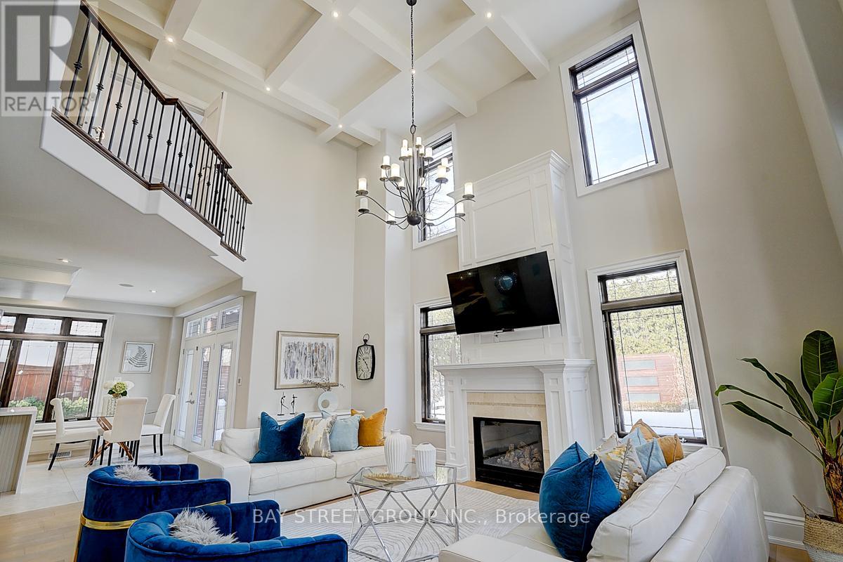 452 Avon Crescent, Oakville, Ontario  L6J 2T3 - Photo 21 - W12435914