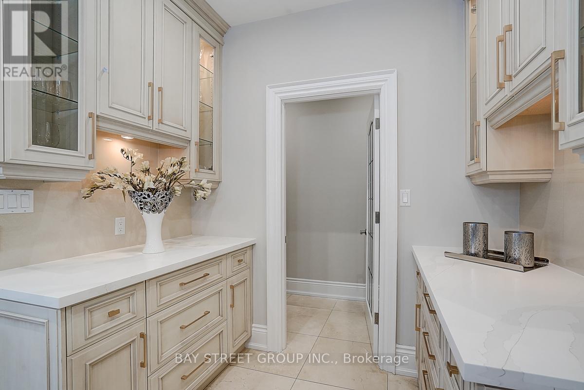 452 Avon Crescent, Oakville, Ontario  L6J 2T3 - Photo 22 - W12435914