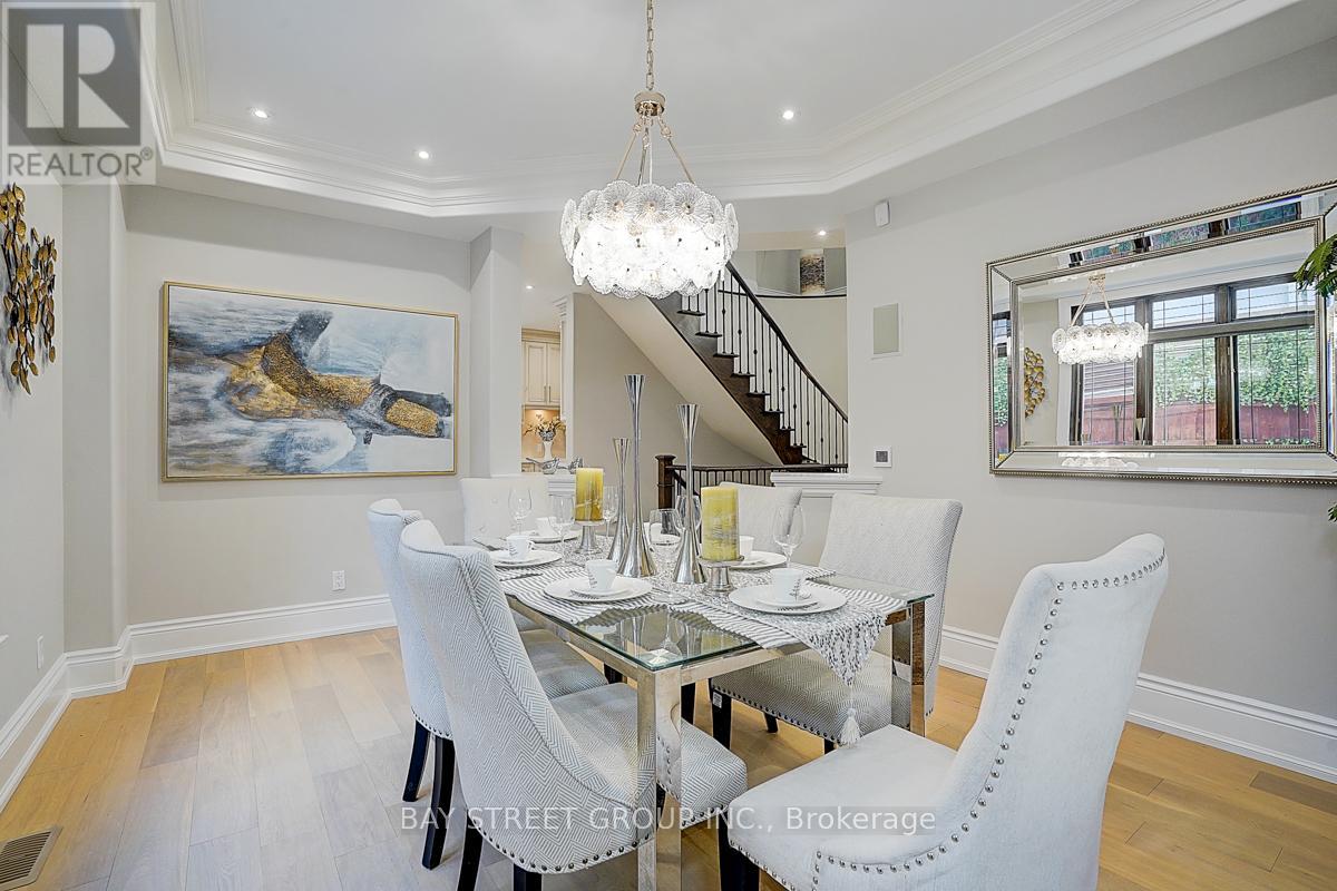 452 Avon Crescent, Oakville, Ontario  L6J 2T3 - Photo 25 - W12435914