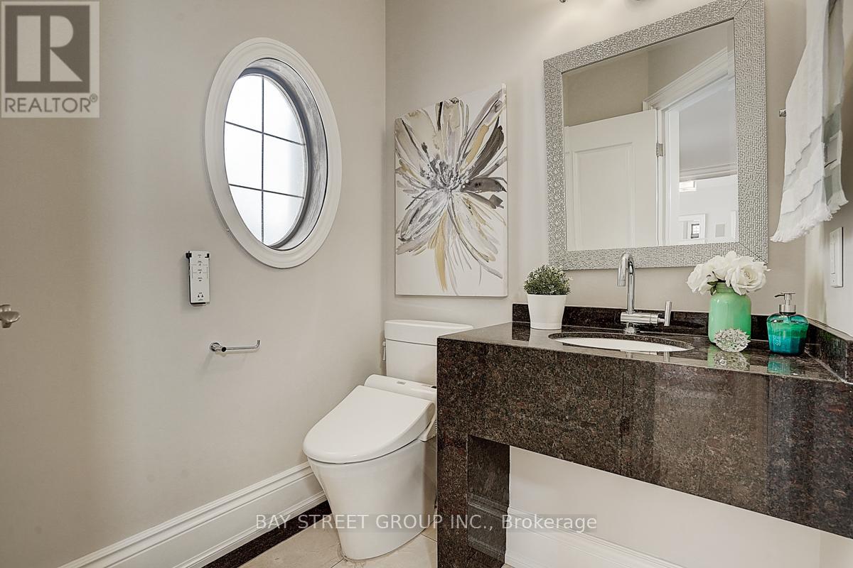 452 Avon Crescent, Oakville, Ontario  L6J 2T3 - Photo 27 - W12435914