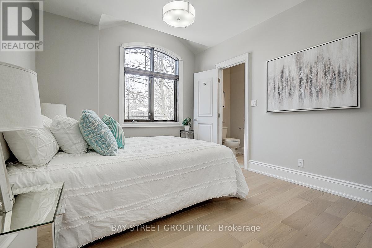 452 Avon Crescent, Oakville, Ontario  L6J 2T3 - Photo 36 - W12435914