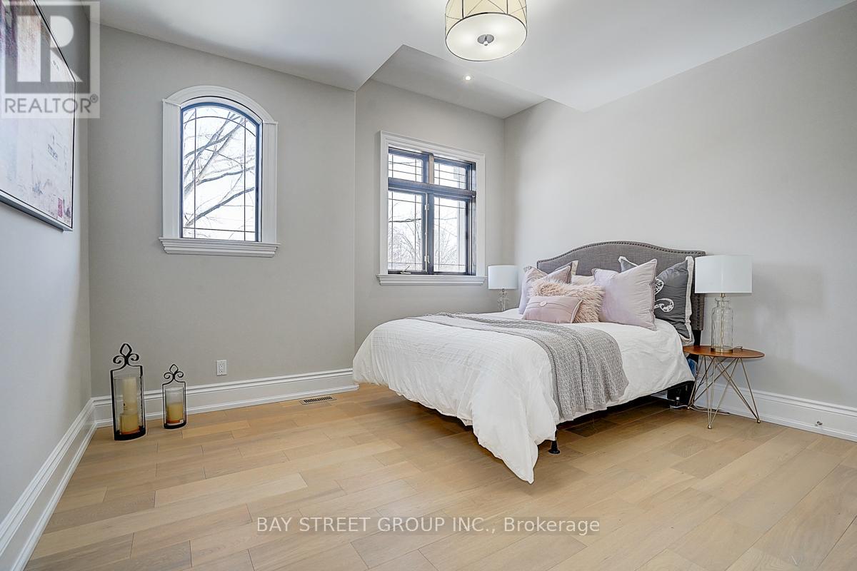 452 Avon Crescent, Oakville, Ontario  L6J 2T3 - Photo 38 - W12435914