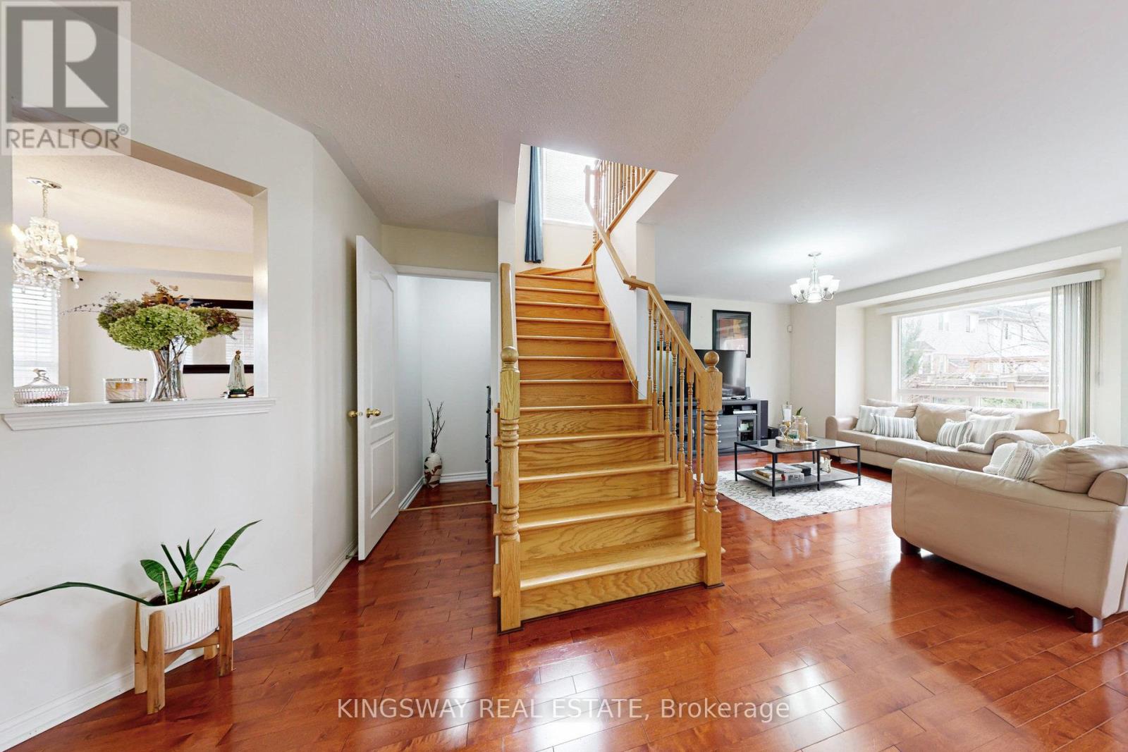 142 Valleyway Drive, Brampton, Ontario  L6X 0N3 - Photo 11 - W12435925