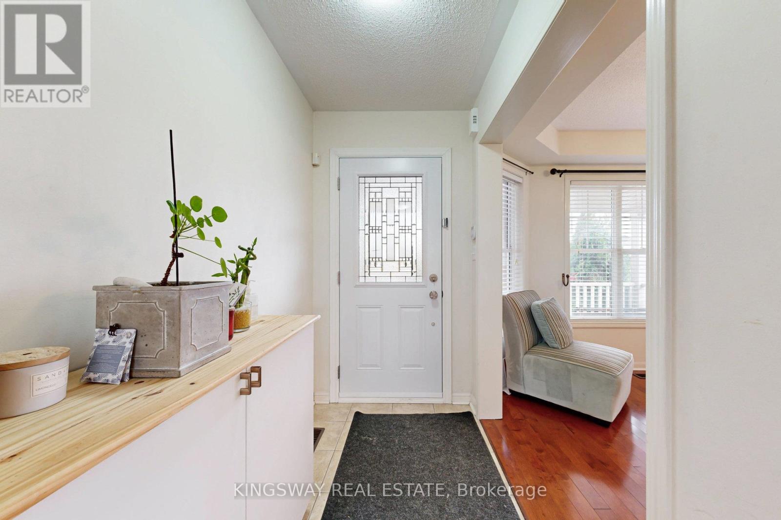 142 Valleyway Drive, Brampton, Ontario  L6X 0N3 - Photo 5 - W12435925