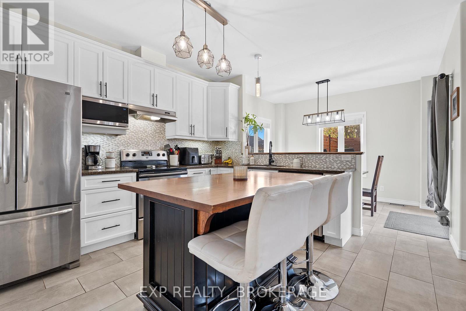 120 Mcdonough Crescent, Loyalist, Ontario  K7N 0A4 - Photo 13 - X12433660