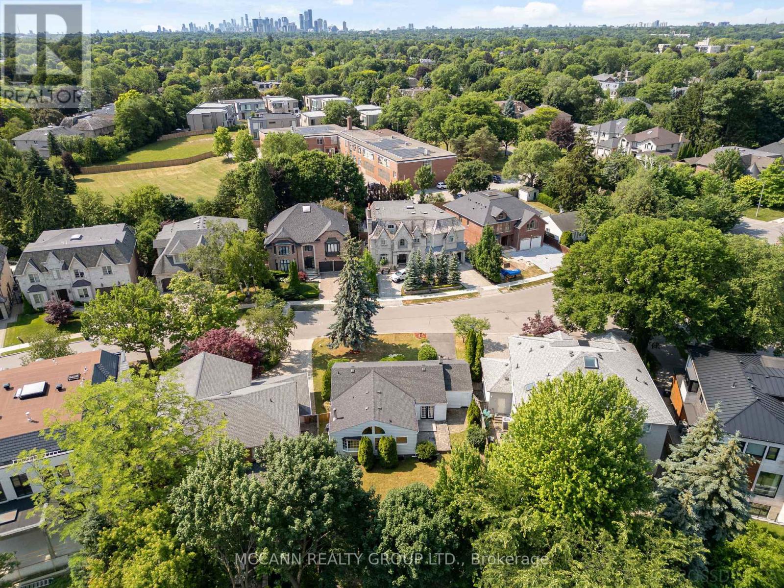 102 Yorkminster Road, Toronto, Ontario  M2P 1M6 - Photo 37 - C12435887