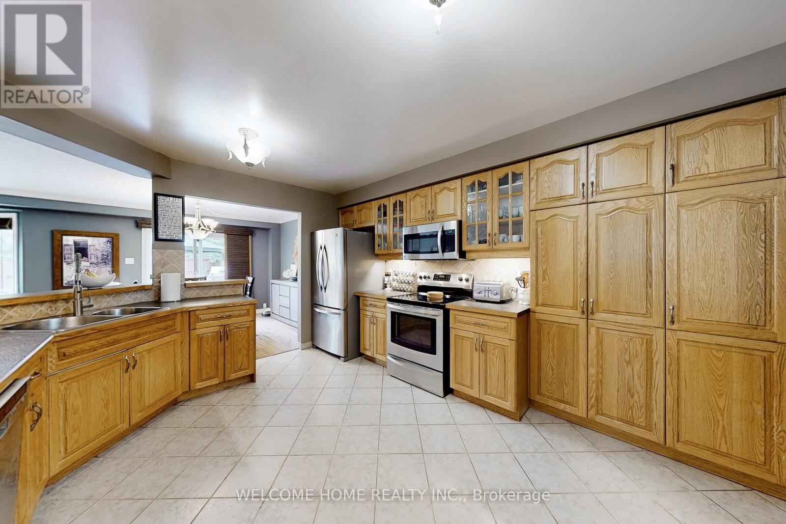 6079 Leeside Crescent, Mississauga, Ontario  L5M 5K6 - Photo 7 - W12375620