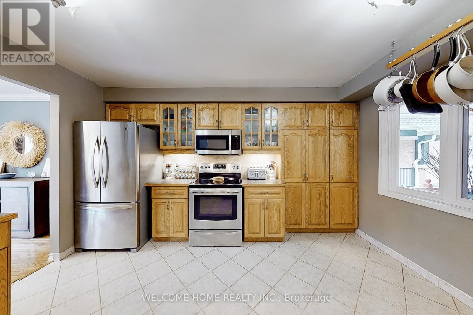 6079 Leeside Crescent, Mississauga, Ontario  L5M 5K6 - Photo 8 - W12375620