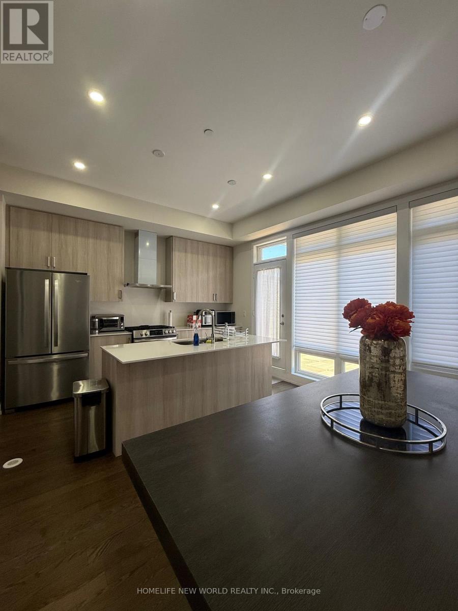 5 Ingersoll Lane, Richmond Hill, Ontario  L4E 1G9 - Photo 4 - N12433420
