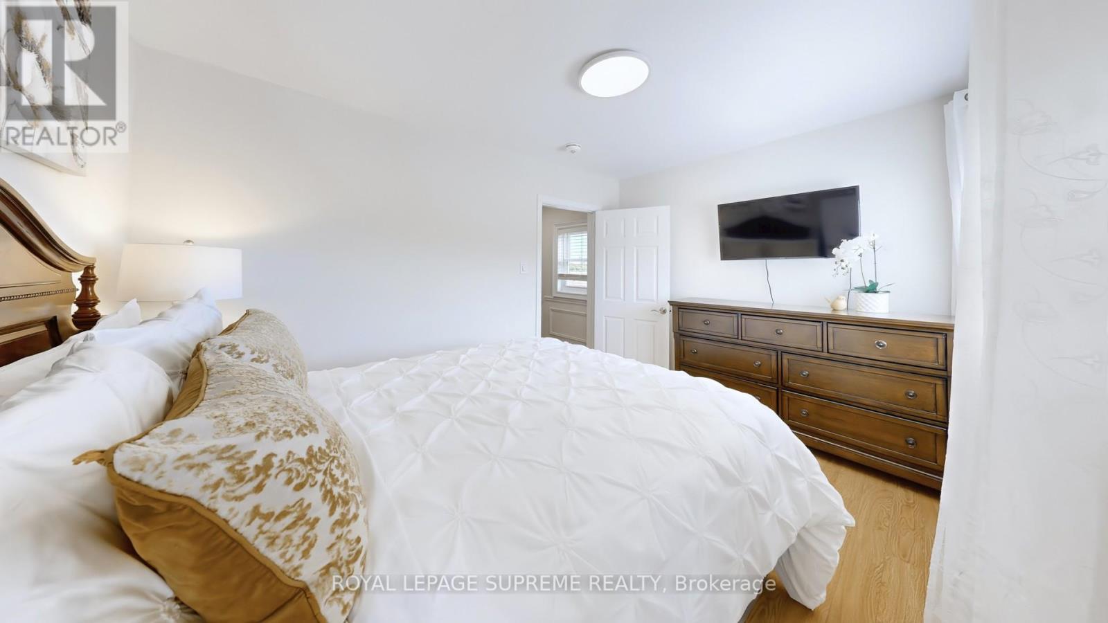 310 Nairn Avenue, Toronto, Ontario  M6E 4H8 - Photo 23 - W12315357