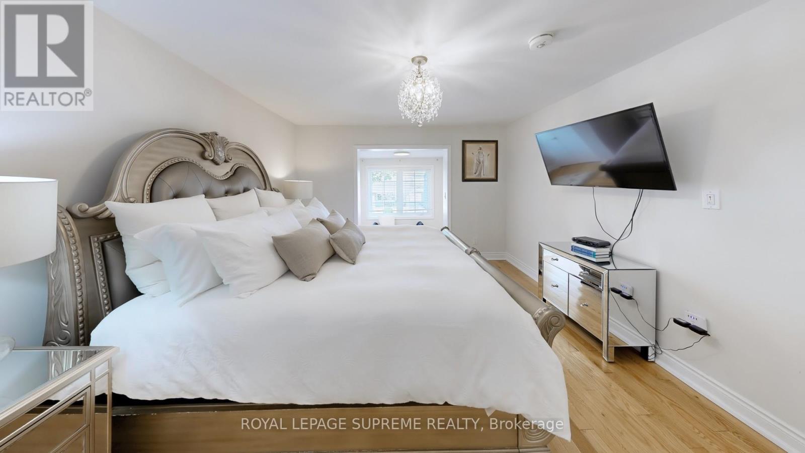 310 Nairn Avenue, Toronto, Ontario  M6E 4H8 - Photo 20 - W12315357