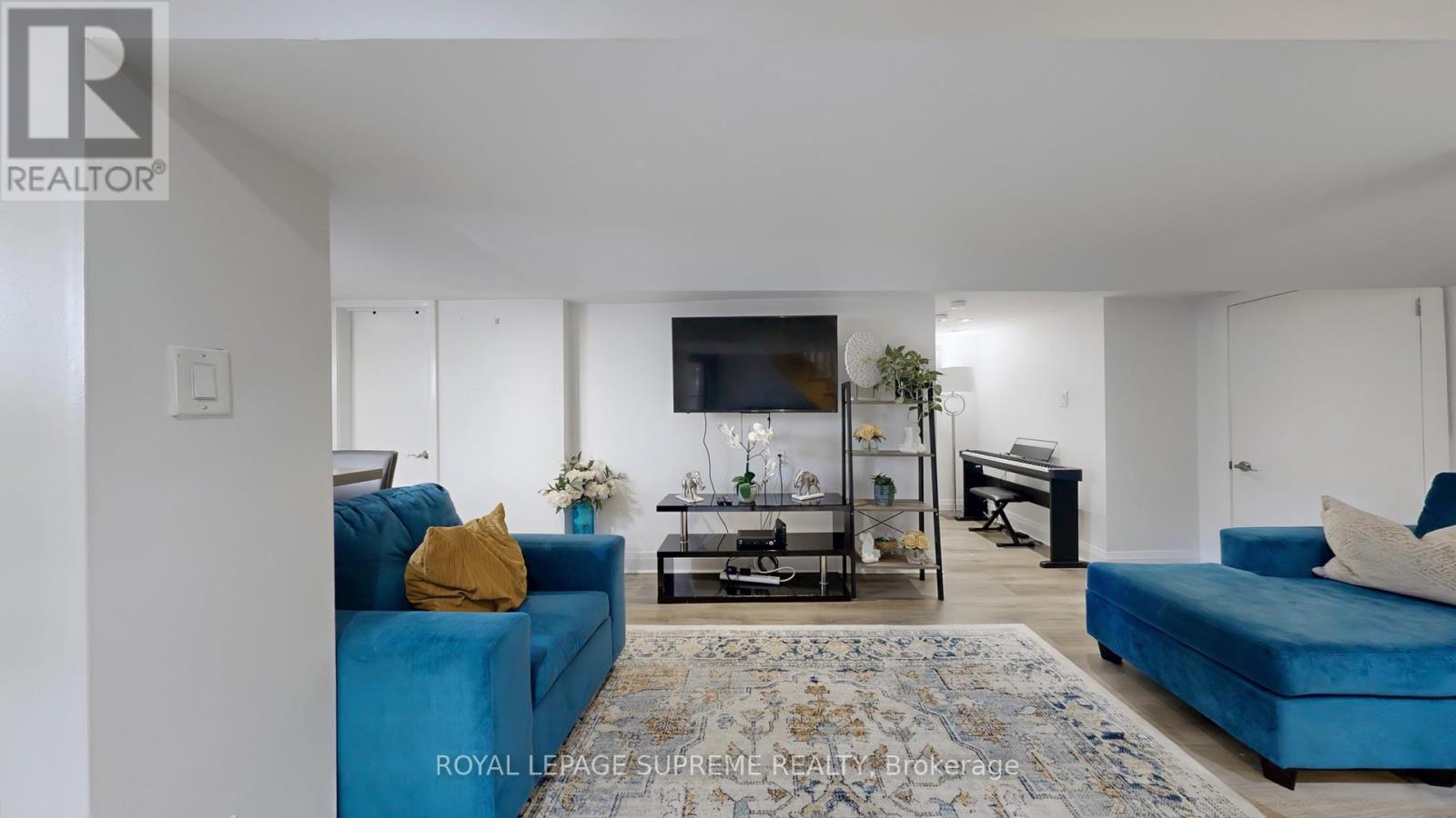 310 Nairn Avenue, Toronto, Ontario  M6E 4H8 - Photo 33 - W12315357