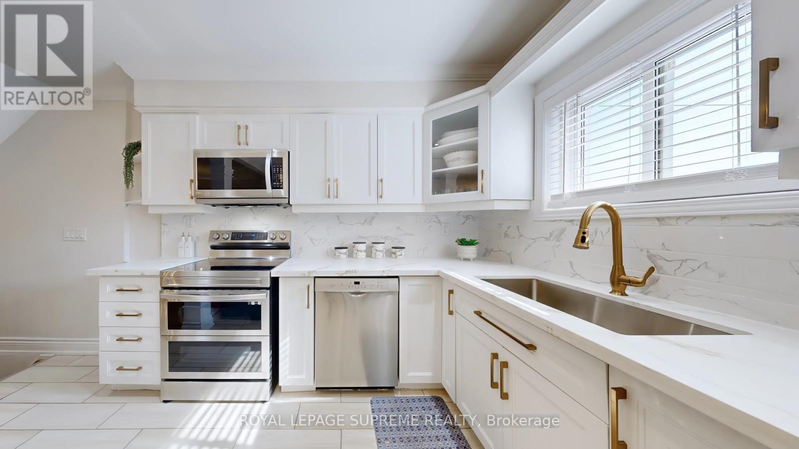 310 Nairn Avenue, Toronto, Ontario  M6E 4H8 - Photo 10 - W12315357