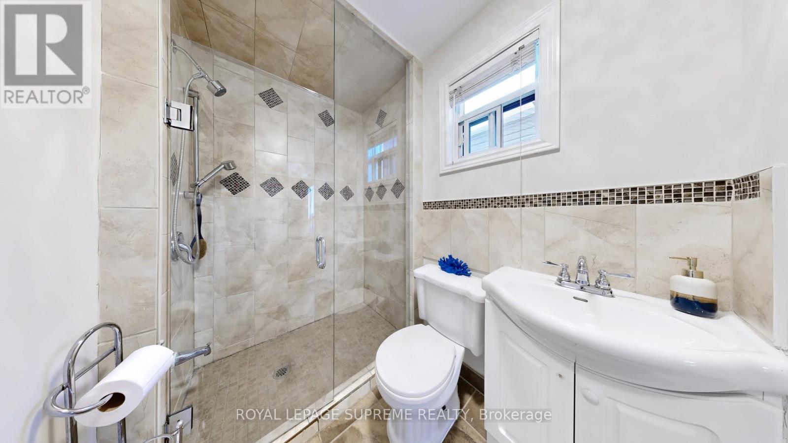 310 Nairn Avenue, Toronto, Ontario  M6E 4H8 - Photo 15 - W12315357