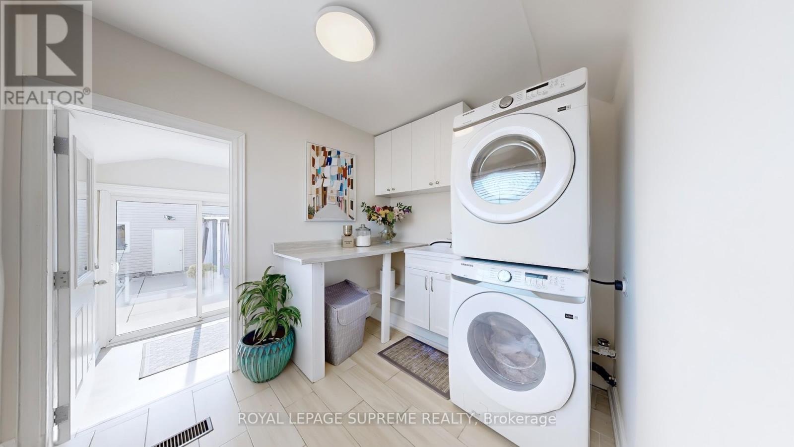 310 Nairn Avenue, Toronto, Ontario  M6E 4H8 - Photo 17 - W12315357
