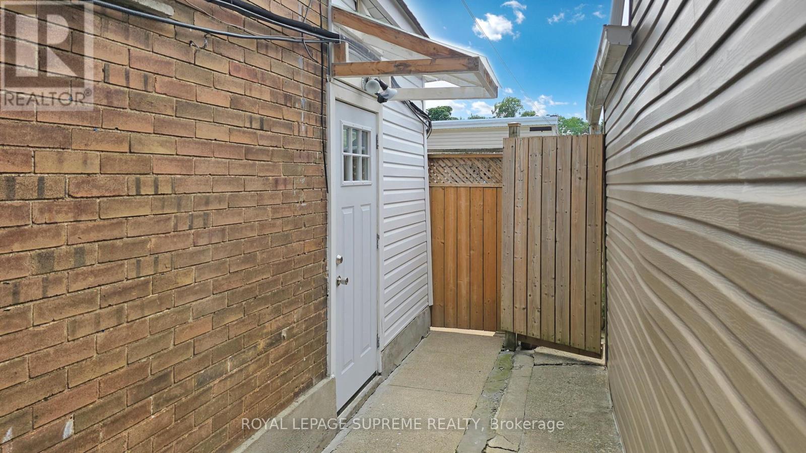 310 Nairn Avenue, Toronto, Ontario  M6E 4H8 - Photo 47 - W12315357