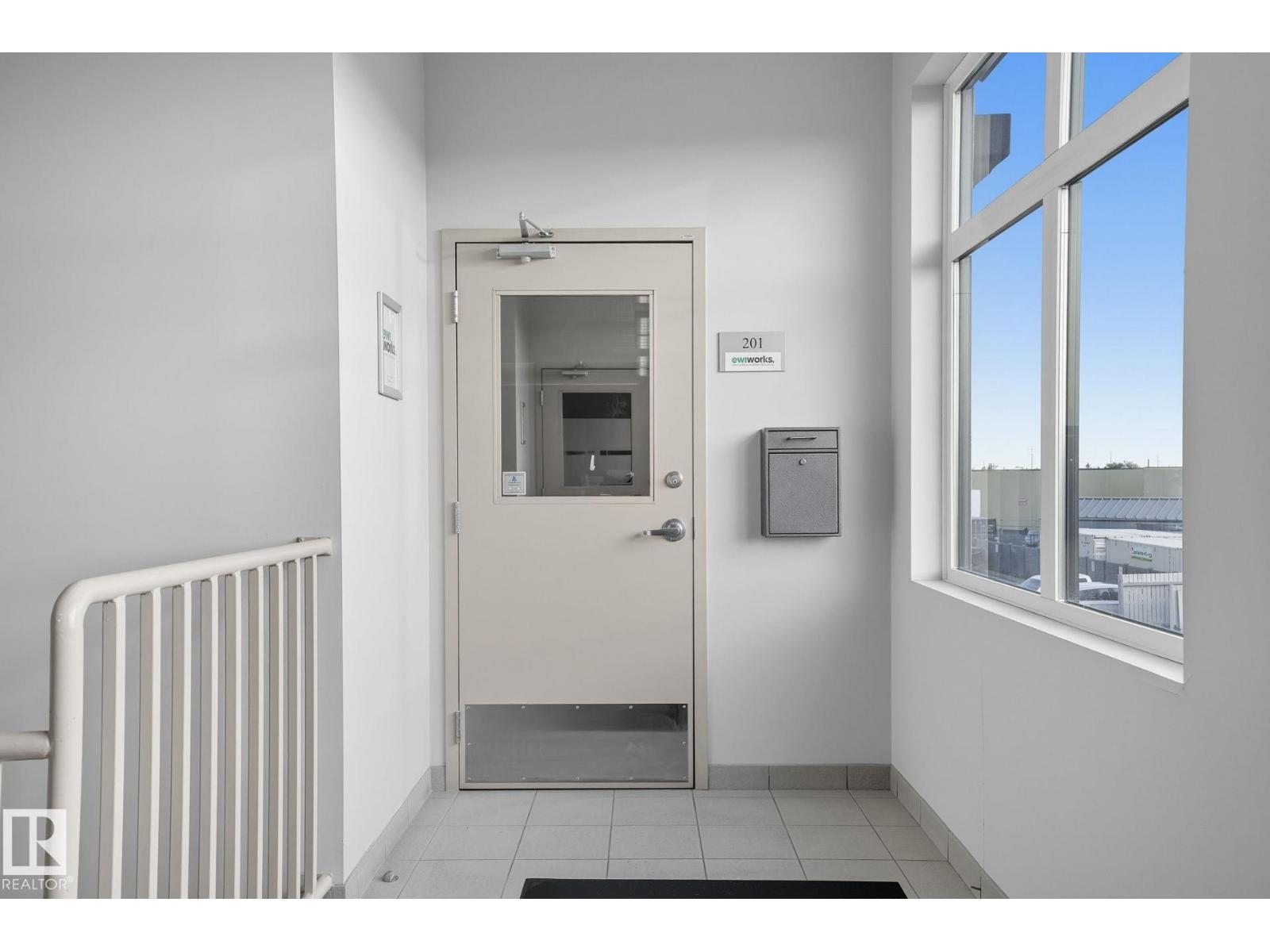 #201 5677 99 St Nw, Edmonton, Alberta  T6E 3N8 - Photo 4 - E4460159