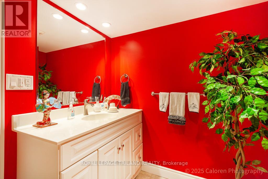 23 - 1040 Riverside Drive, London North, Ontario  N6H 5N4 - Photo 47 - X12436004