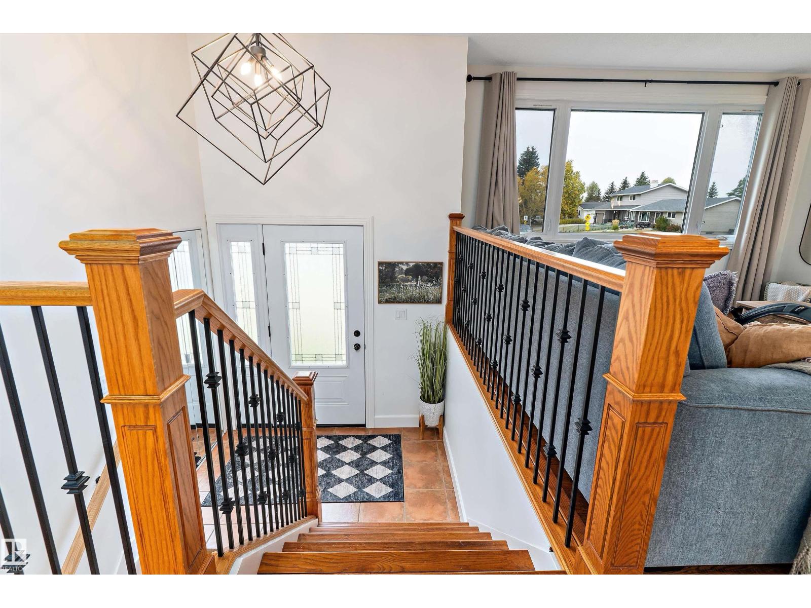 25 Grant Av, Sherwood Park, Alberta  T8A 3B7 - Photo 3 - E4460160