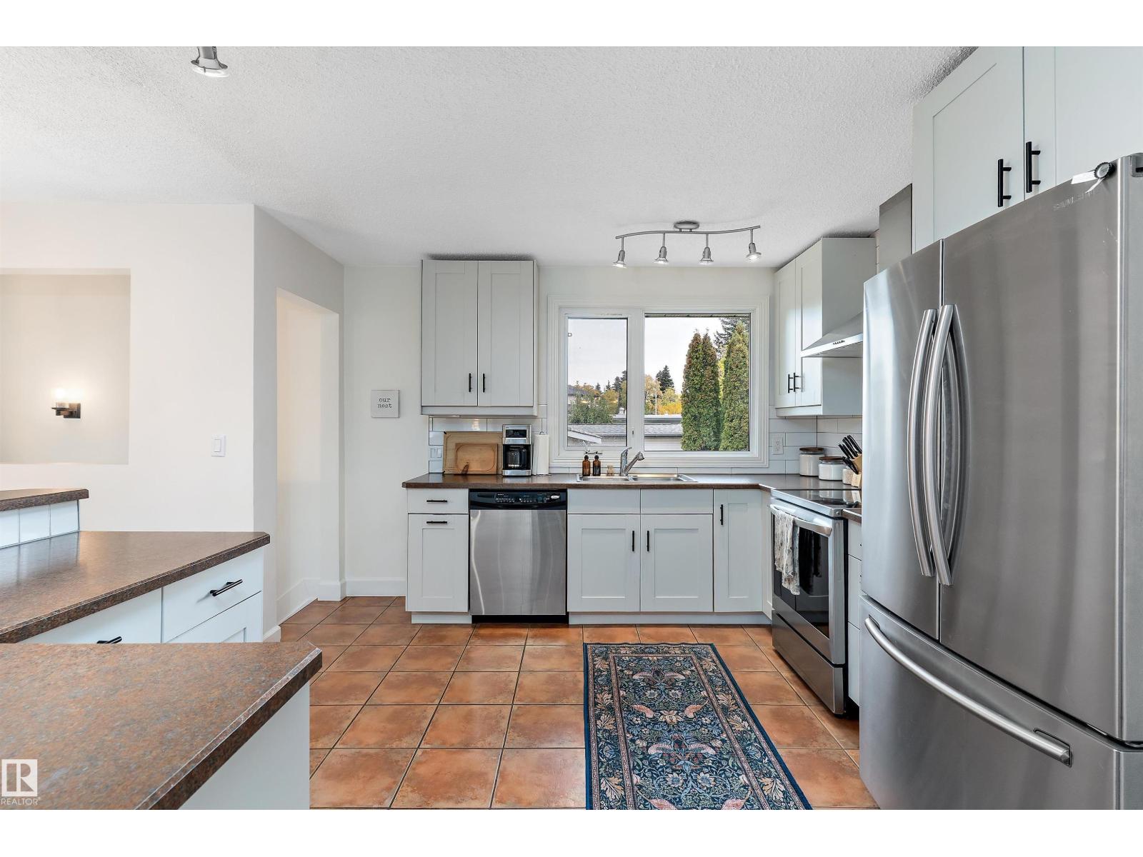 25 Grant Av, Sherwood Park, Alberta  T8A 3B7 - Photo 8 - E4460160