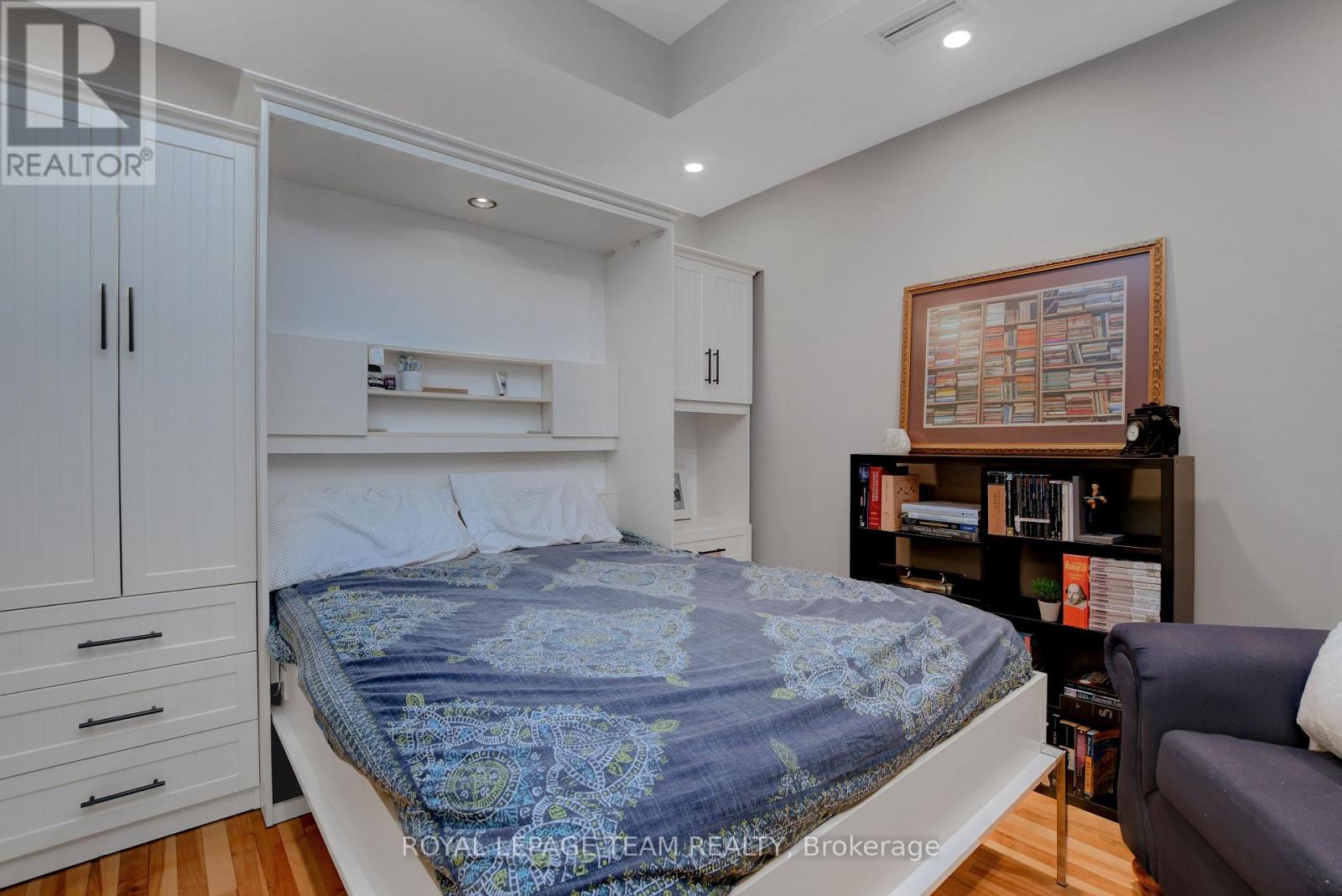102 - 400 Mcleod Street, Ottawa, Ontario  K2P 1A6 - Photo 17 - X12435975