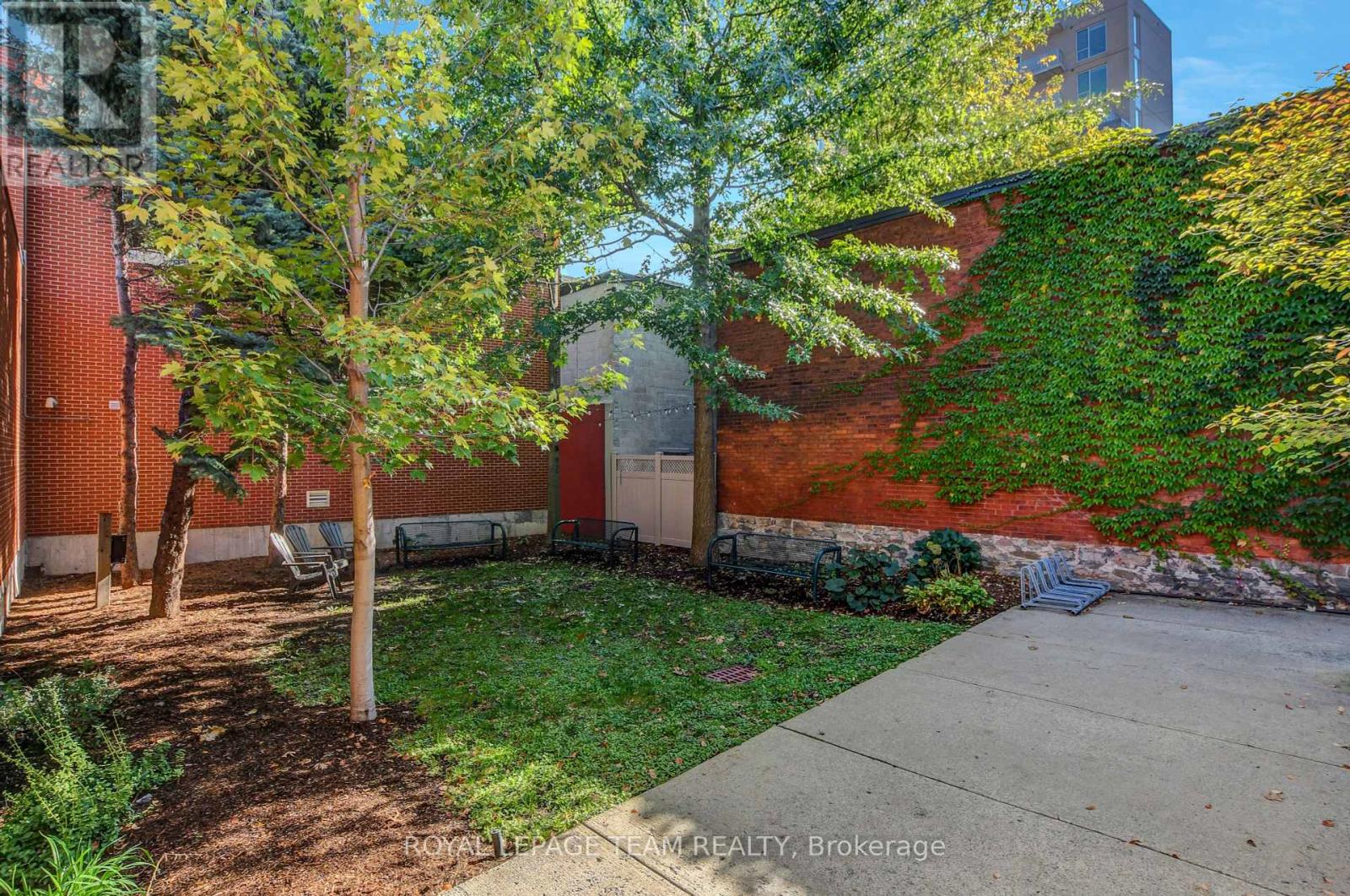 102 - 400 Mcleod Street, Ottawa, Ontario  K2P 1A6 - Photo 22 - X12435975