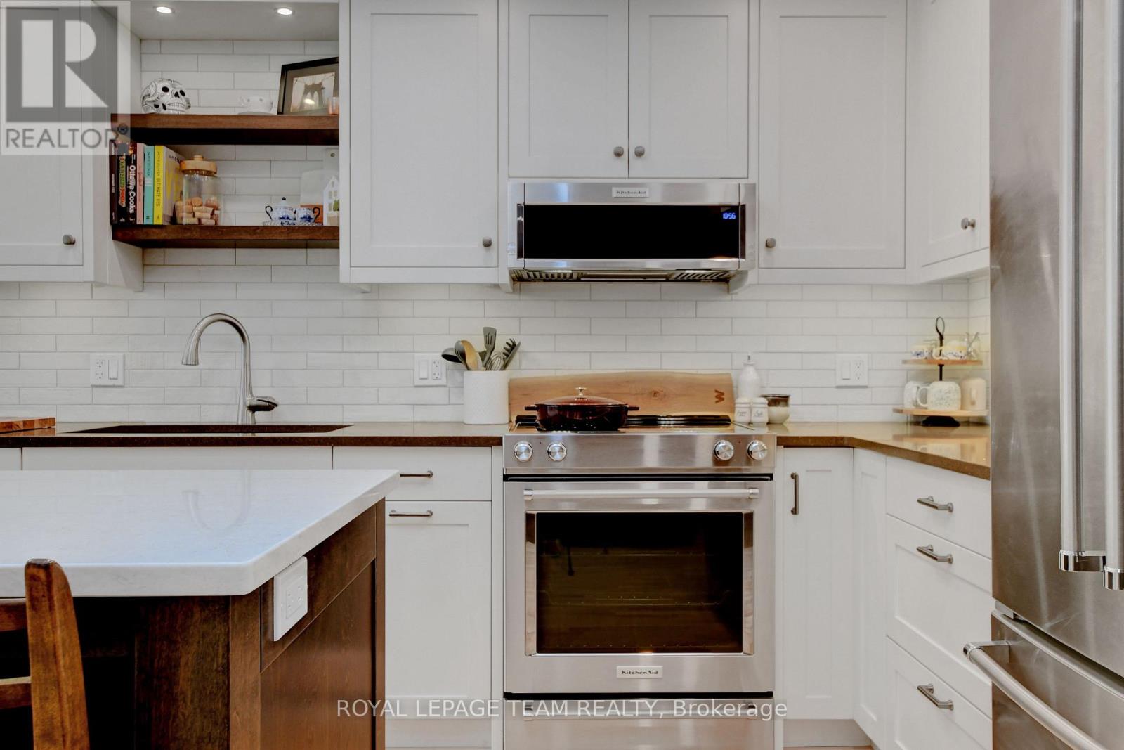 102 - 400 Mcleod Street, Ottawa, Ontario  K2P 1A6 - Photo 6 - X12435975