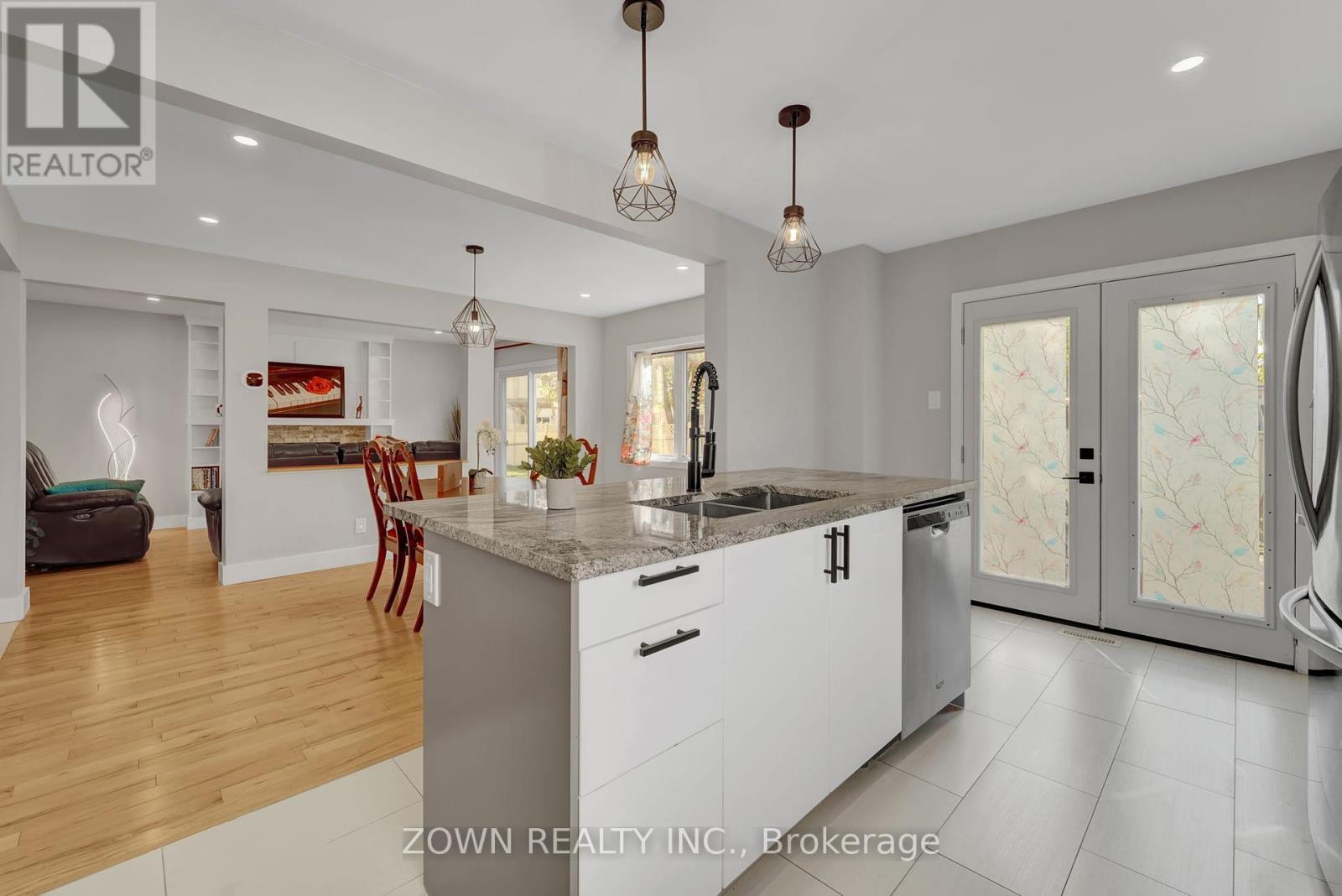 6346 Beausejour Drive, Ottawa, Ontario  K1C 3J8 - Photo 12 - X12435986