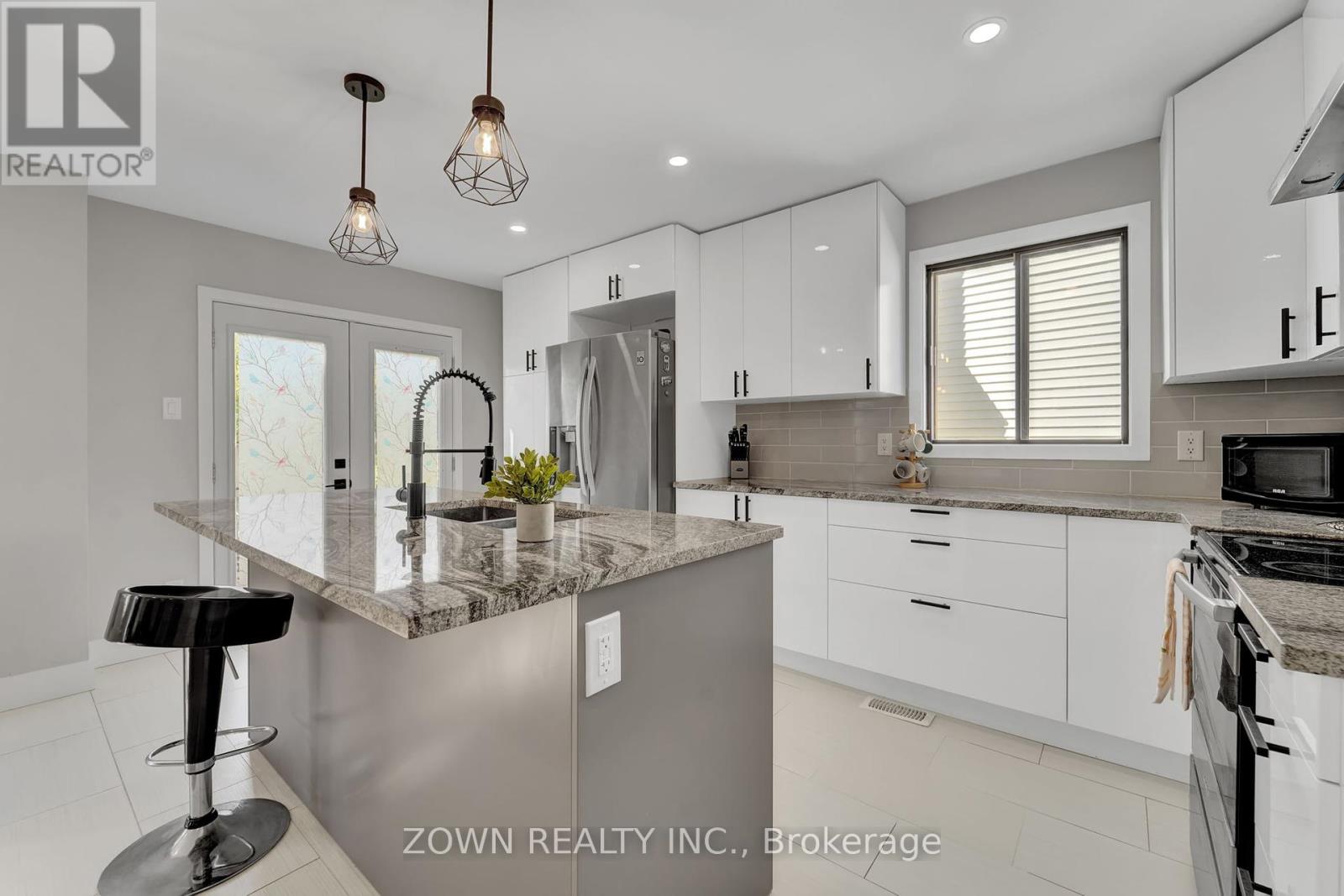6346 Beausejour Drive, Ottawa, Ontario  K1C 3J8 - Photo 8 - X12435986
