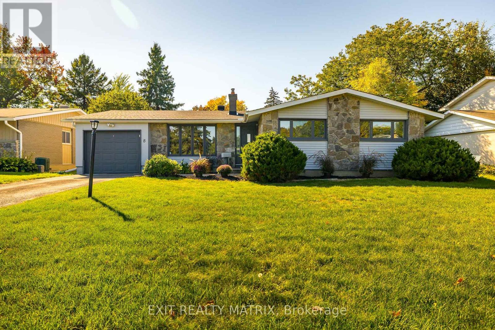 8 BRIAN CRESCENT, ottawa, Ontario