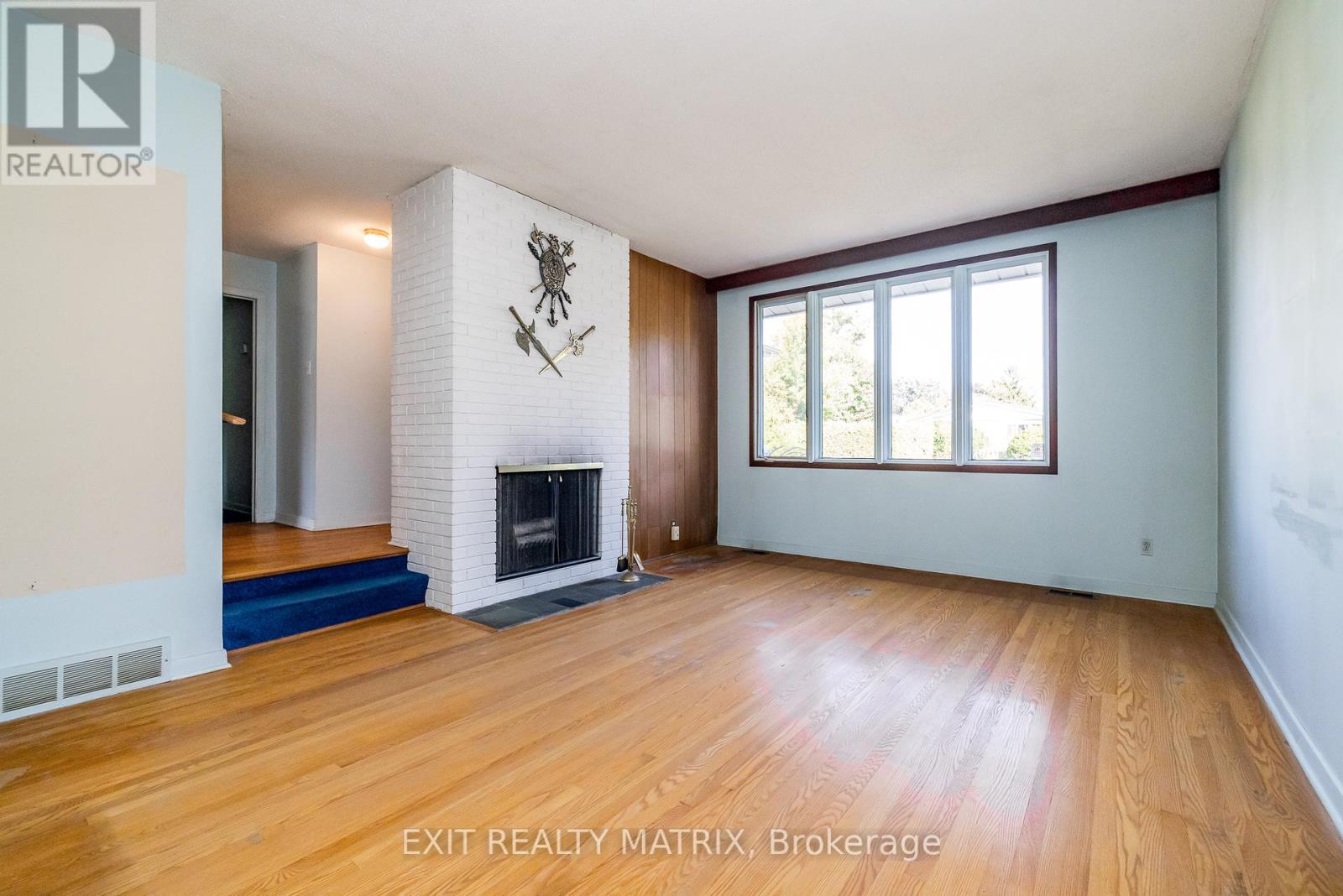 8 Brian Crescent, Ottawa, Ontario  K2H 6X3 - Photo 10 - X12435997