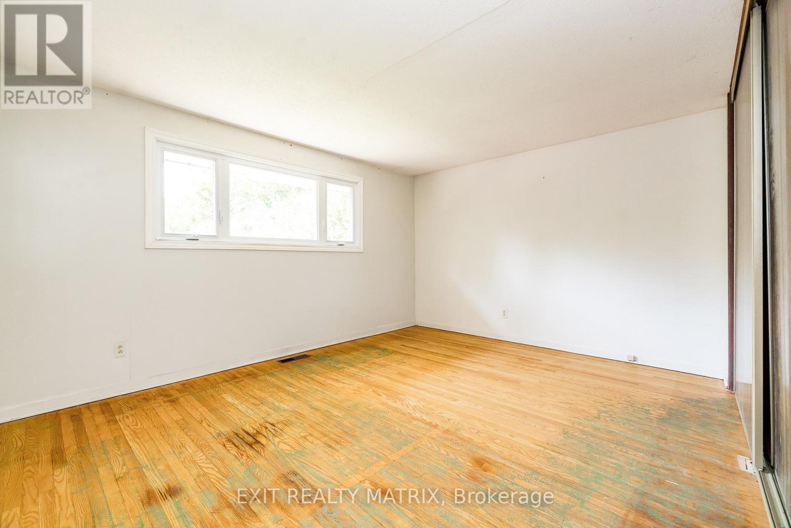 8 Brian Crescent, Ottawa, Ontario  K2H 6X3 - Photo 19 - X12435997