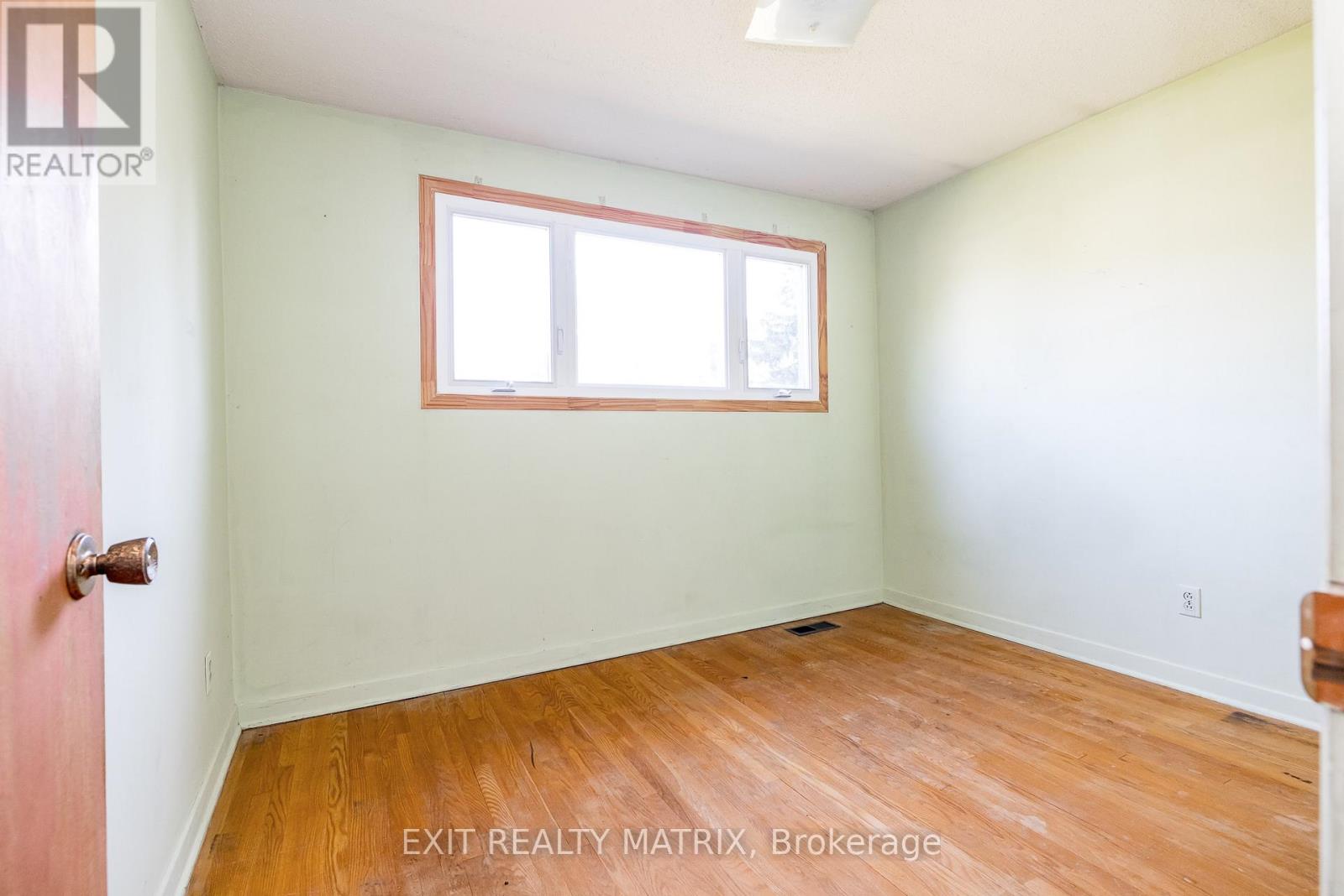 8 Brian Crescent, Ottawa, Ontario  K2H 6X3 - Photo 22 - X12435997
